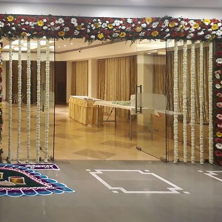Hotel Utsav Deluxe Pune Esterno foto