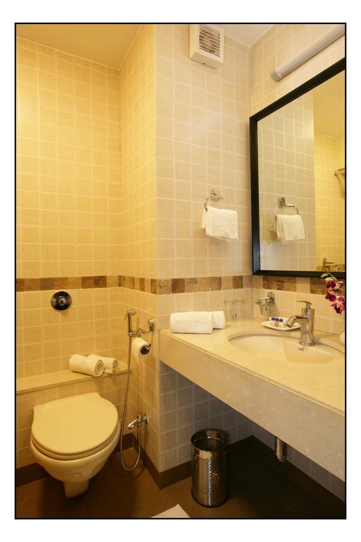 Hotel Utsav Deluxe Pune Esterno foto