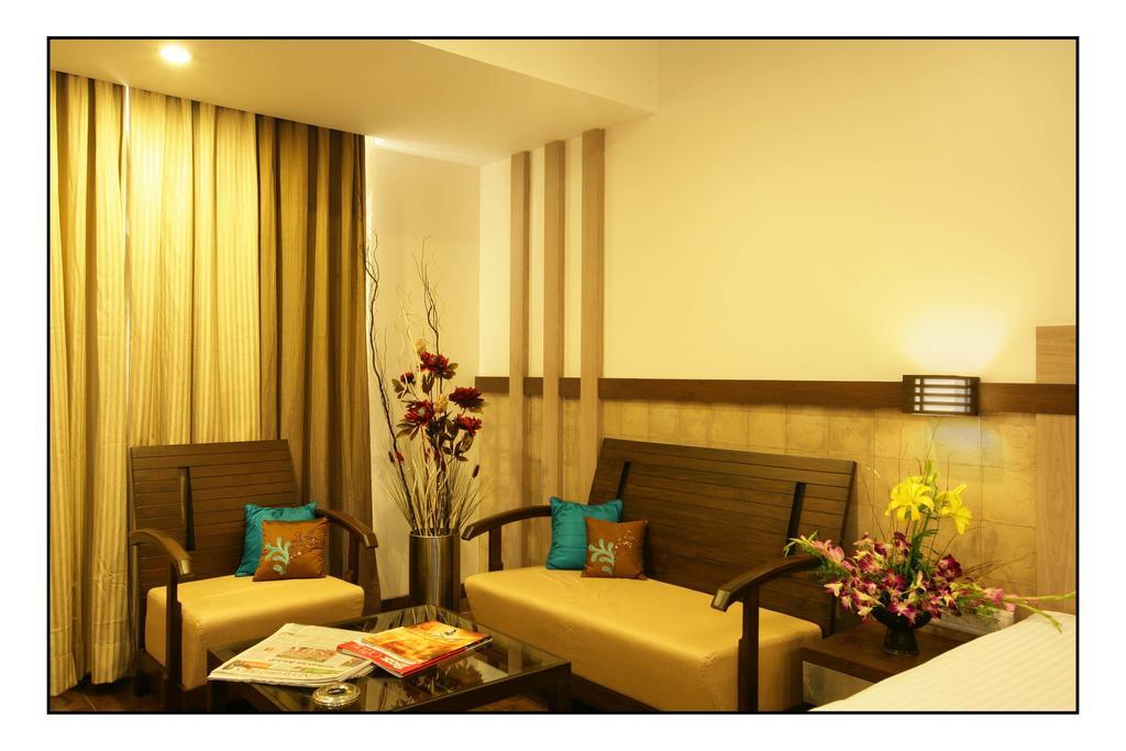 Hotel Utsav Deluxe Pune Esterno foto