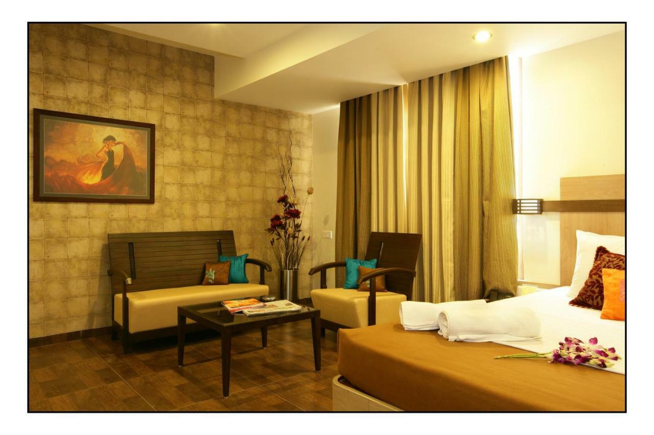 Hotel Utsav Deluxe Pune Esterno foto